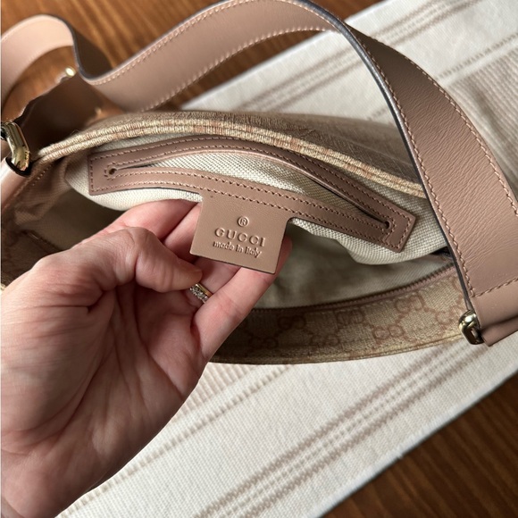 Gucci supreme monogram crossbody bag - Picture 6 of 11